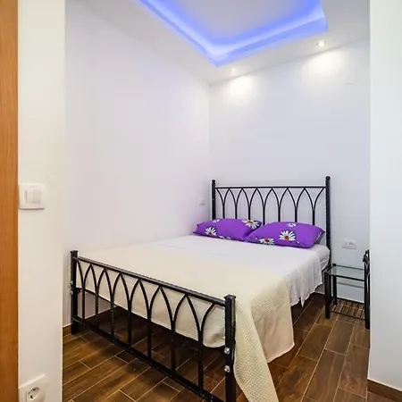 Six Bedroom By The Sea Ae1575