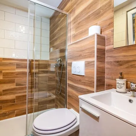 Apartmán Six Bedroom By The Sea Ae1575
