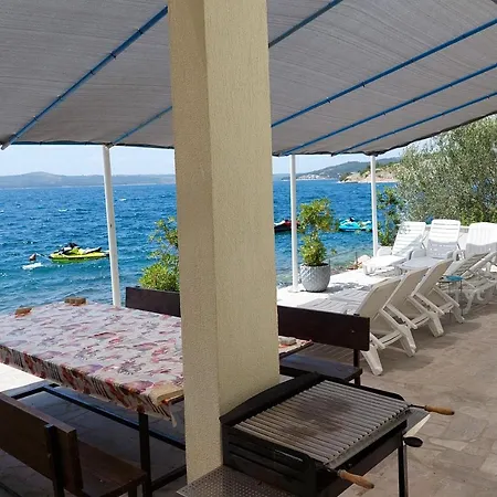 Six Bedroom By The Sea Ae1575