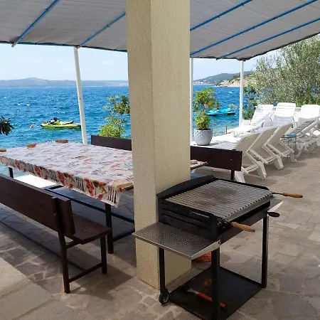 Apartment Six Bedroom By The Sea Ae1575 Maslenica