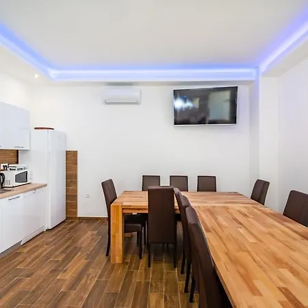 Apartment Six Bedroom By The Sea Ae1575 Maslenica