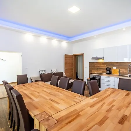 Apartment Six Bedroom By The Sea Ae1575 *