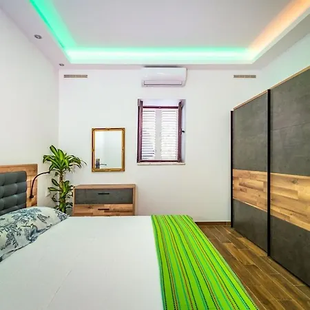 Six Bedroom By The Sea Ae1575 Lejlighed Maslenica