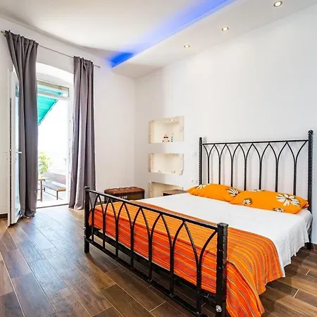 Six Bedroom By The Sea Ae1575 *